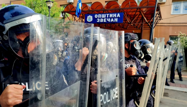 Na sjeveru Kosova ponovno okupljanje građana pred zgradama općina