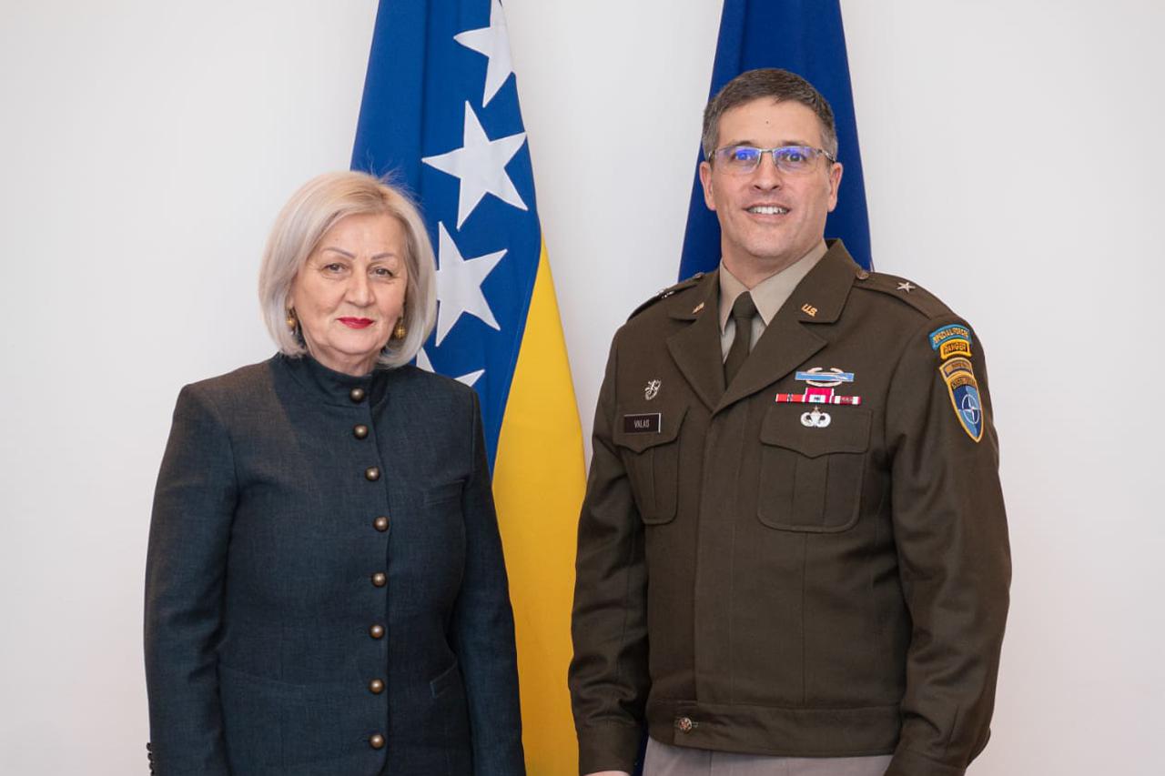 Matthew Valas Krišto primila zapovjednika NATO stožera, brigadnog generala Matthewa ...