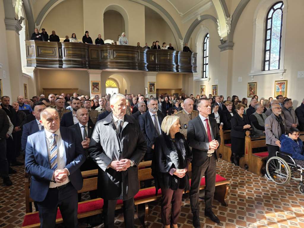 FOTO Dani obrane Livna trajno podsjećaju na hrabrost, odlučnost i zajedništvo branitelja