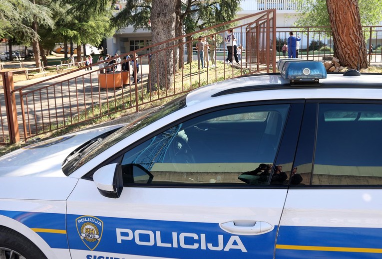 Maloljetni gejmeri poslali 220 prijetnji bombama, sumnjiče ih za terorizam