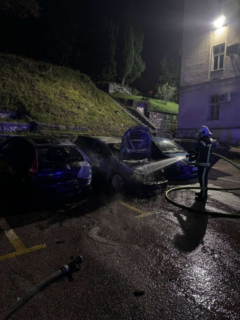 Uhićen 26-godišnjak zbog poticanja na paljenje auta u Mostaru