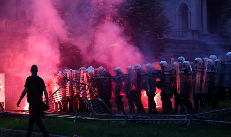 VIDEO Sukobi policije i prosvjednika nakon velikog studentskog prosvjeda u Beogradu