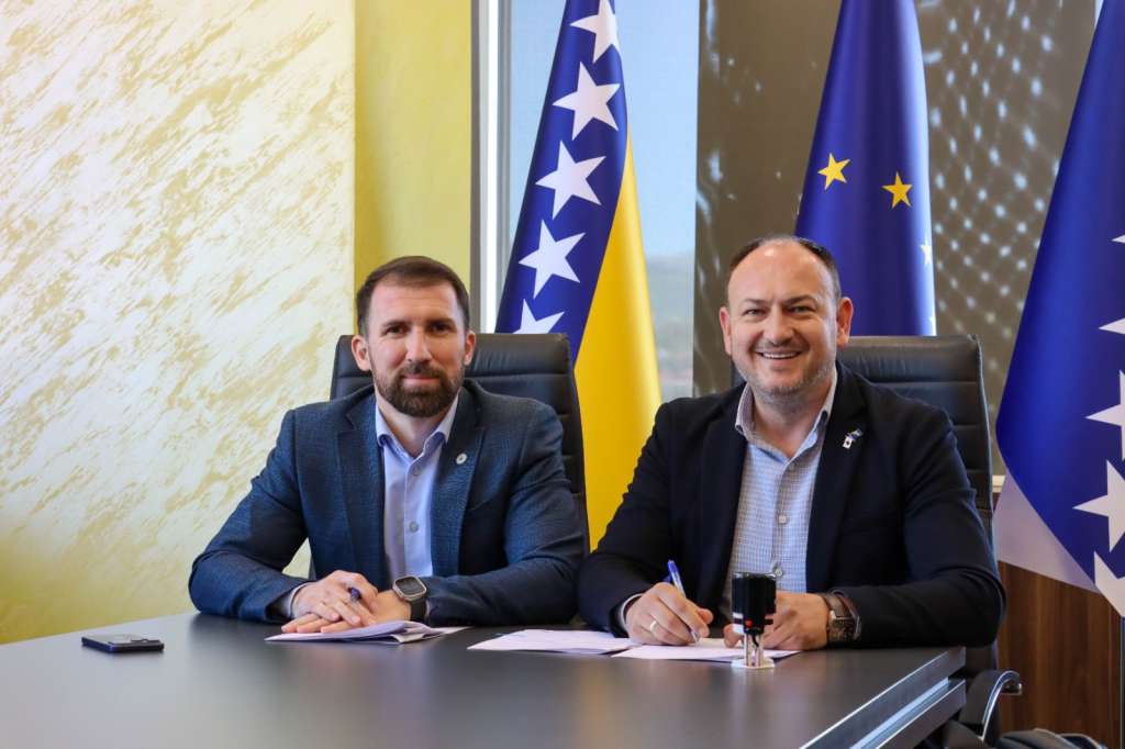 Delić i Tučić potpisali ugovor, osigurano zapošljavanje novih 19 gerontodomaćica u FBiH