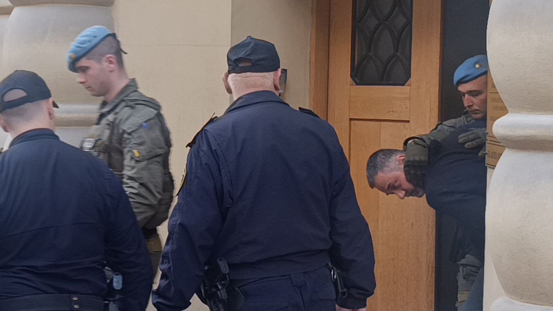 NOVI DETALJI ZLOČINA: Prusac suprugu udarao, vezao ljepivom trakom, pa joj pucao u stomak