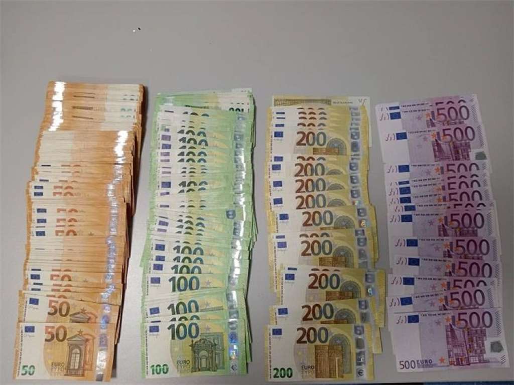 Prevarant, s pomagačicom, tri starije žene prevario za 120.000 eura
