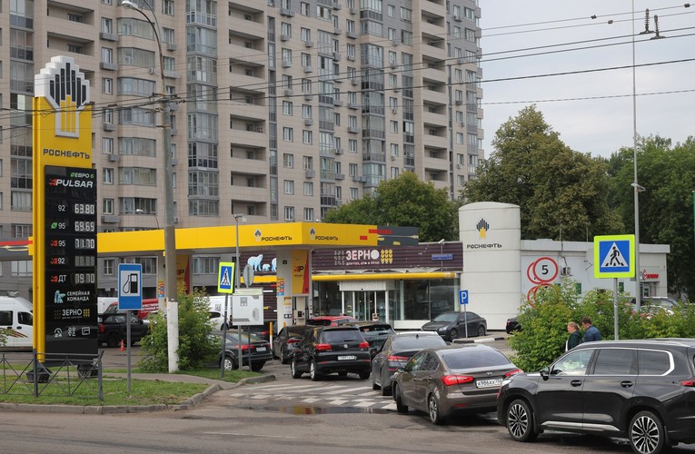 VIDEO Kaos na benzinskim crpkama u Rusiji, vlasti ograničavaju točenje goriva