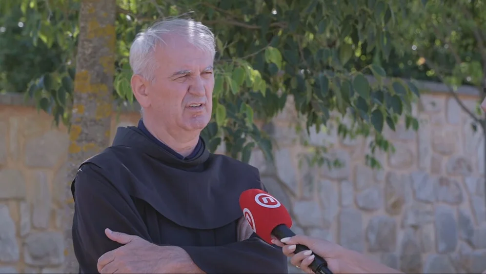 Fra Jozo Grbeš komentirao incident u Međugorju i uputio poruku vjernicima Fra Jozo Grbeš komentirao incident u Međugorju i uputio poruku vjernicima