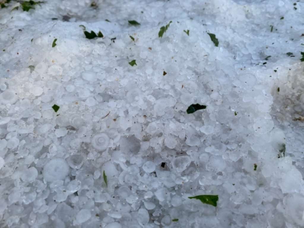Olujno nevrijeme zahvatilo Hercegovinu, kiša i pluskovi i u srijedu prijepodne