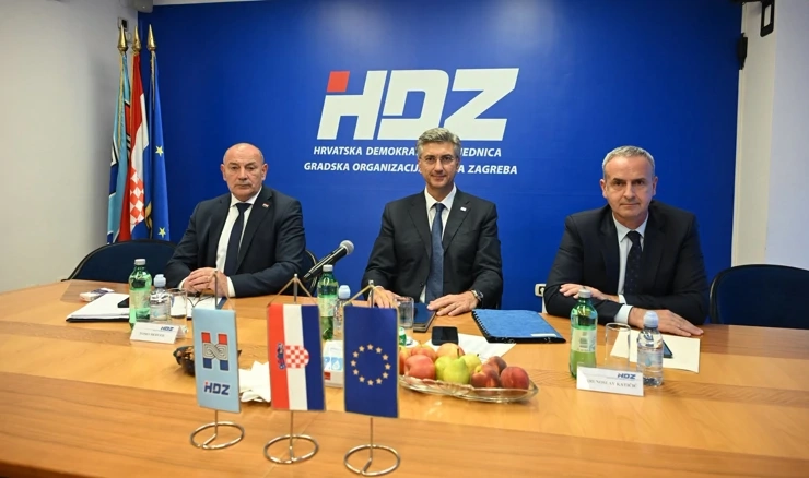 PLENKOVIĆ: Inflacija usporava, raste broj rođenih, Hrvatska u plusu 21 milijardi eura PLENKOVIĆ: Inflacija usporava, raste broj rođenih, Hrvatska u plusu 21 milijardi eura