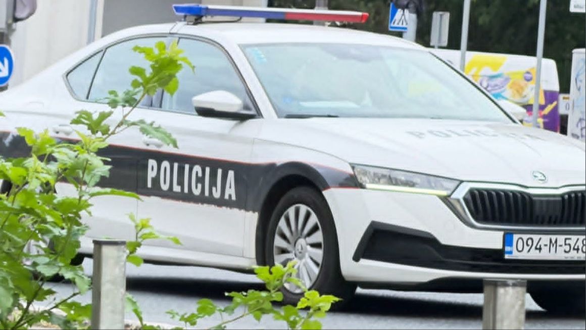 Incident u Tuzli: Susjed oštrim predmetom ozlijedio ženu, policija ga uhitila Incident u Tuzli: Susjed oštrim predmetom ozlijedio ženu, policija ga uhitila