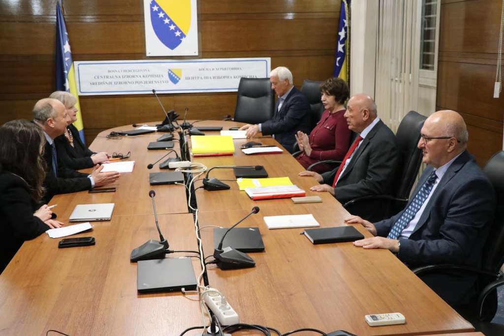 Rok za podnošenje kandidatskih listi za Opće izbore ističe danas Rok za podnošenje kandidatskih listi za Opće izbore ističe danas
