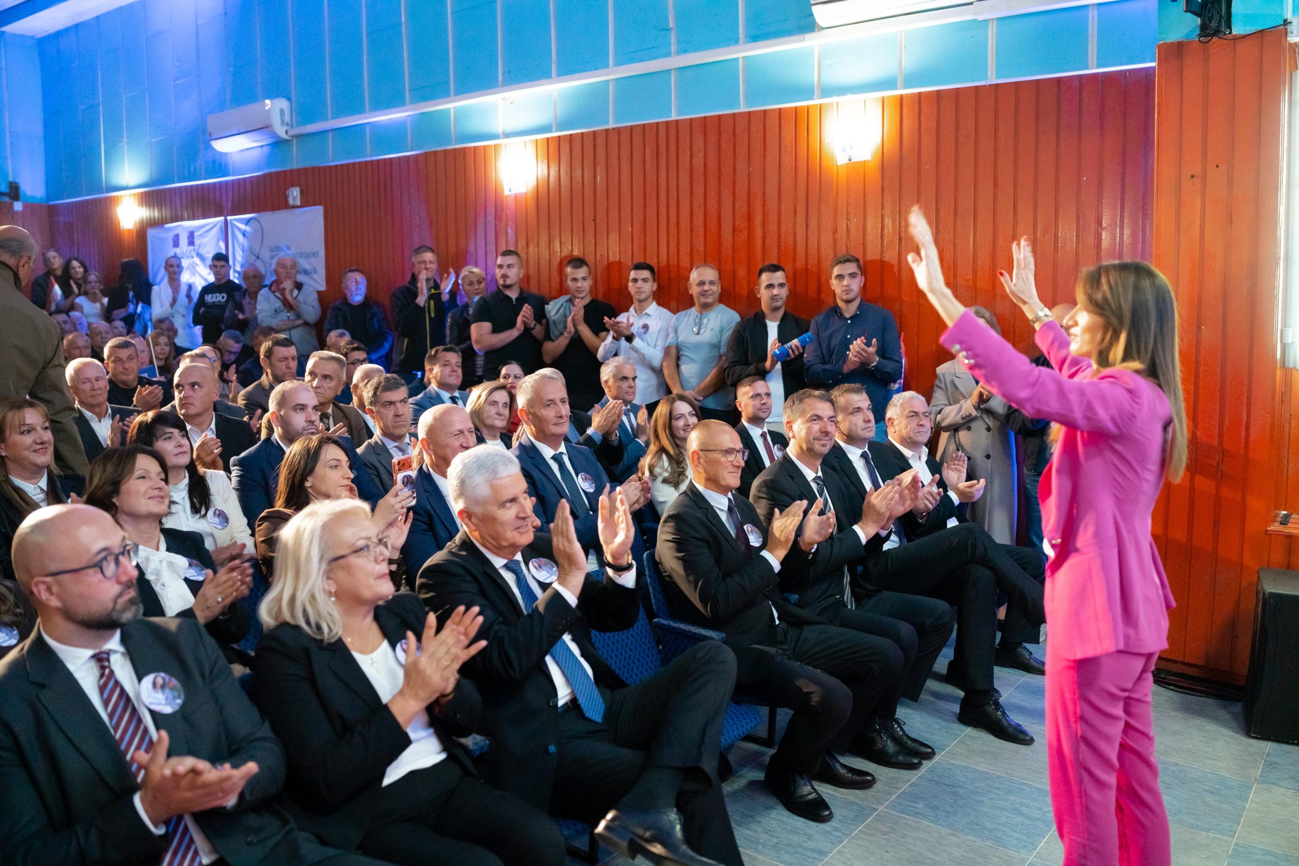 FOTO FILIPOVIĆ U FONICI: Budućnost jednog naroda čuva se školom, vrtićem, poslom