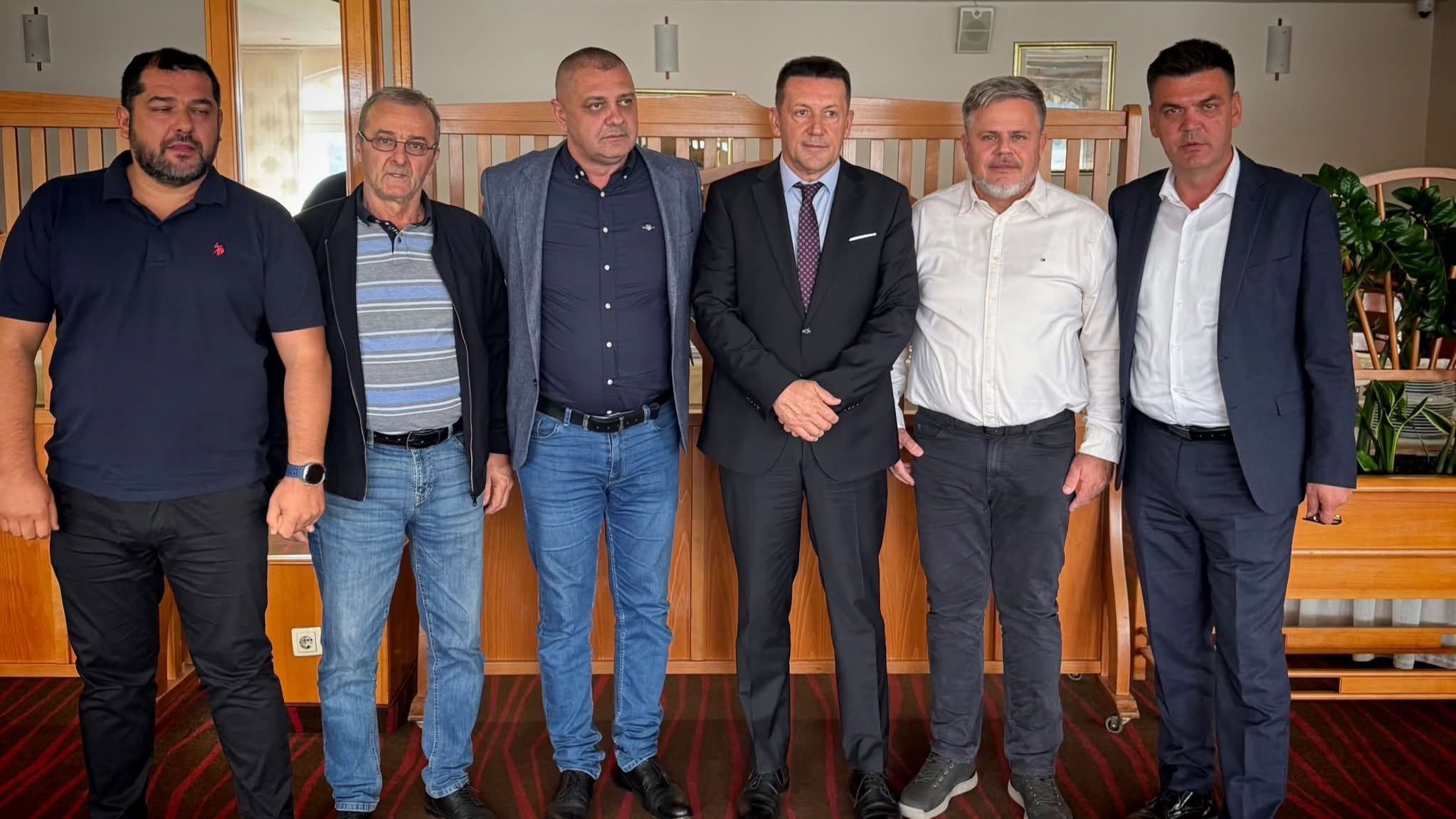 KOMŠIĆEVIM PUTEM Lučića podržali NiP-ov kandidat za Parlament BiH i gradonačelnik Lukavca