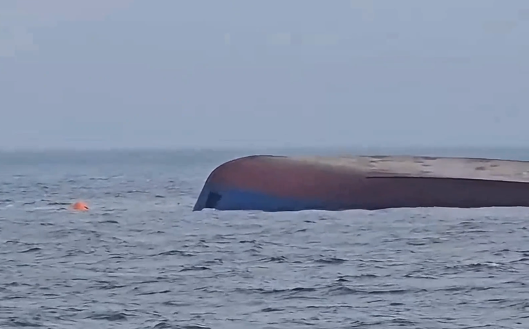VIDEO Brod pogođen dronovima 25 km od obale Rumunjske, ima mrtvih i nestalih